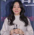 김윤진