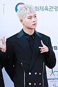 주헌